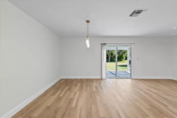 Hobe Sound, FL 33455,8379 SE Camellia DR