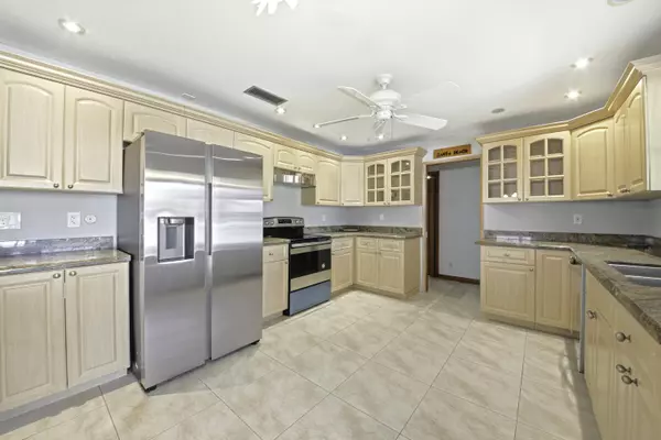 Dania Beach, FL 33004,309 SE 4th ST