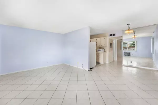 Lake Worth Beach, FL 33460,401 N J ST 12