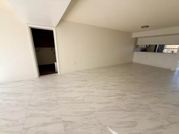 West Palm Beach, FL 33401,3826 Whitehall DR 305