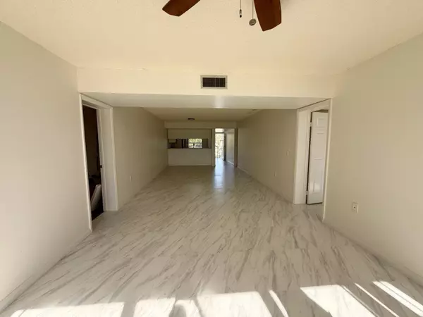 West Palm Beach, FL 33401,3826 Whitehall DR 305