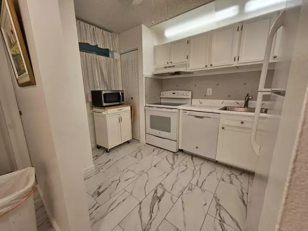 Fort Lauderdale, FL 33308,5300 NE 24th TER 112c