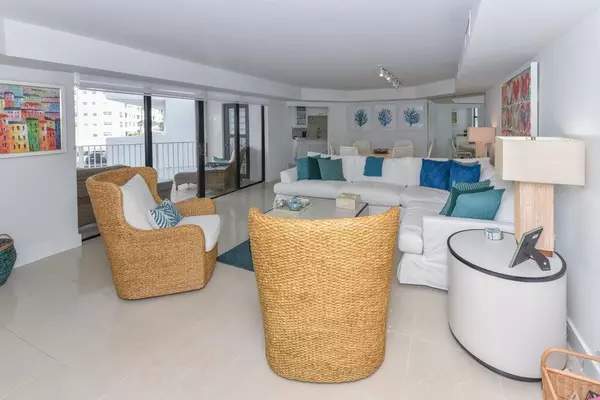 Palm Beach, FL 33480,2860 S Ocean BLVD 202