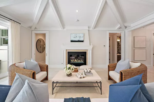 Palm Beach, FL 33480,216 Sandpiper DR