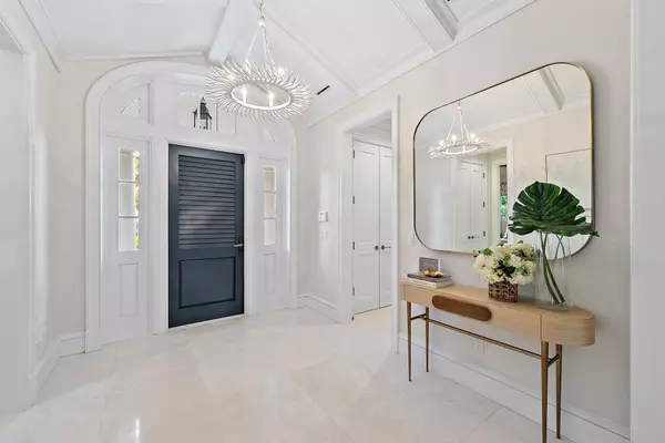 Palm Beach, FL 33480,216 Sandpiper DR