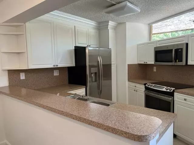 Boca Raton, FL 33433,8285 Severn DR B