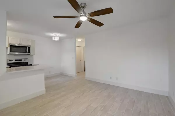 525 S Broadway ST, Lantana, FL 33462