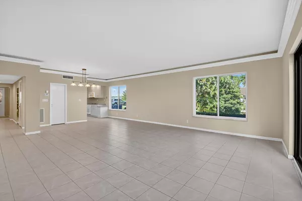 Delray Beach, FL 33445,900 Greensward LN 101-G