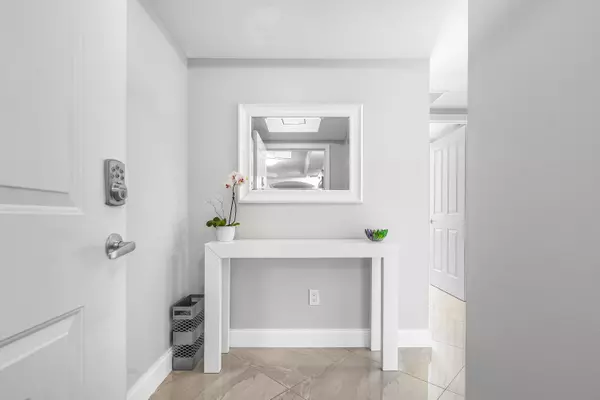 West Palm Beach, FL 33401,600 S Dixie HWY 329