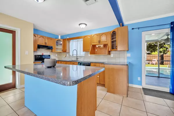 Greenacres, FL 33463,5581 S 38th ST