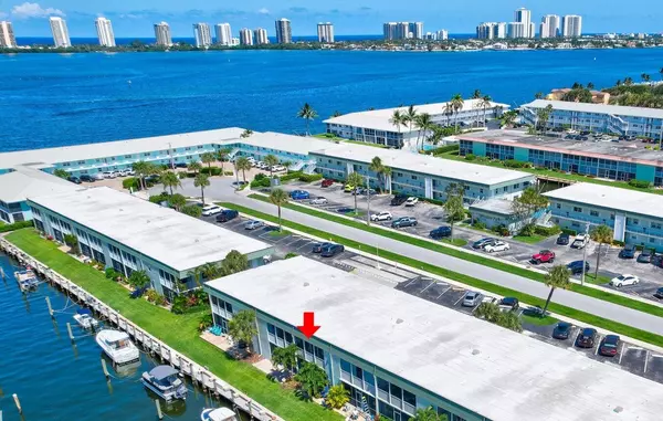 North Palm Beach, FL 33408,121 Wettaw LN 211