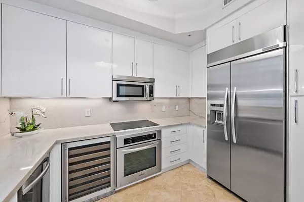 West Palm Beach, FL 33401,550 Okeechobee BLVD Uph-11