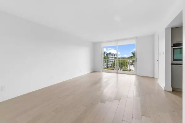 North Miami Beach, FL 33160,16546 NE 26th AVE 5h