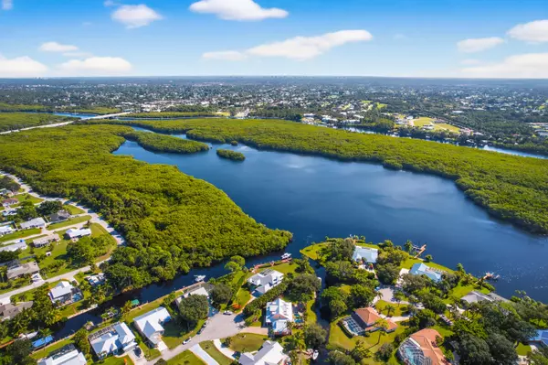 Port Saint Lucie, FL 34984,802 SE Portage AVE