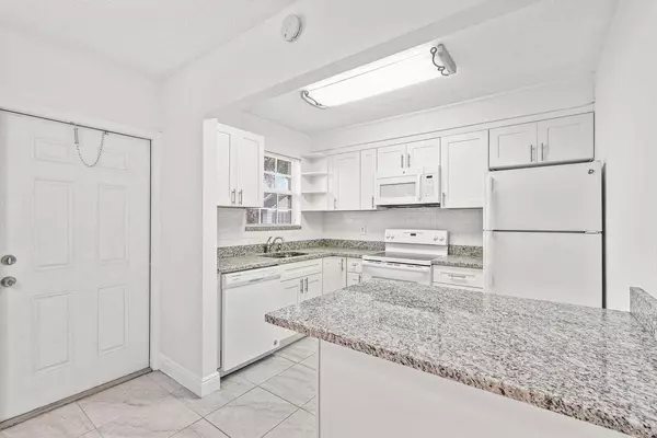 Lake Worth Beach, FL 33461,101 Akron ST 101