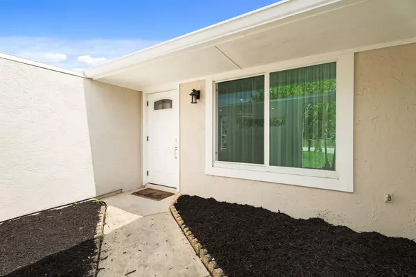 Port Saint Lucie, FL 34984,372 SE Oakridge DR