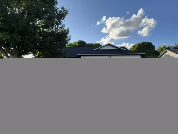 1371 Thornbank LN, Royal Palm Beach, FL 33411