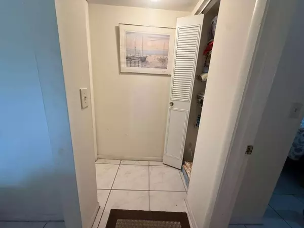 Greenacres, FL 33463,213 Pine Hov Circle D2