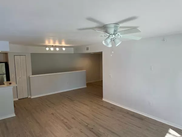 West Palm Beach, FL 33417,4179 N Haverhill RD 609