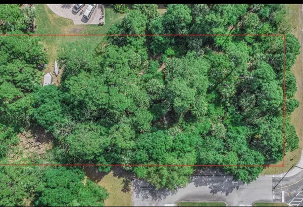 Port Saint Lucie, FL 34983,104 NE Charleston Oaks DR