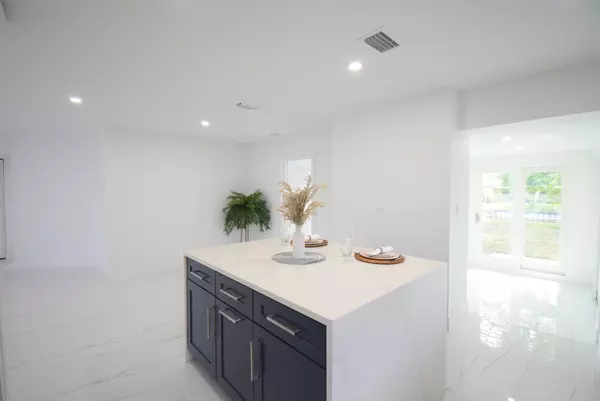 Lauderdale Lakes, FL 33309,3541 NW 37th AVE