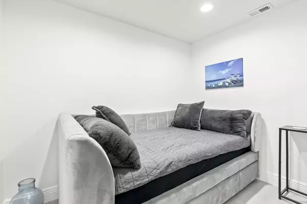 Jensen Beach, FL 34957,9940 S Ocean DR 1105