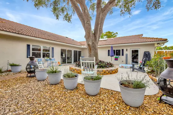 Boca Raton, FL 33487,7598 W Country Club BLVD