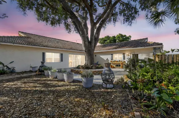 Boca Raton, FL 33487,7598 W Country Club BLVD