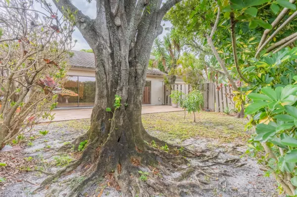 Deerfield Beach, FL 33442,520 E Deer Creek Wildwood LN