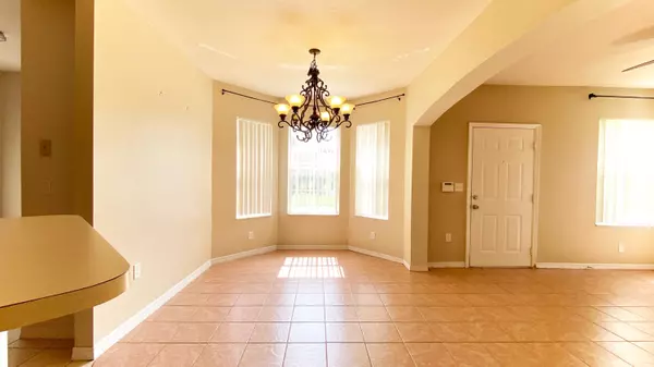 Port Saint Lucie, FL 34986,118 SW Peacock BLVD 101