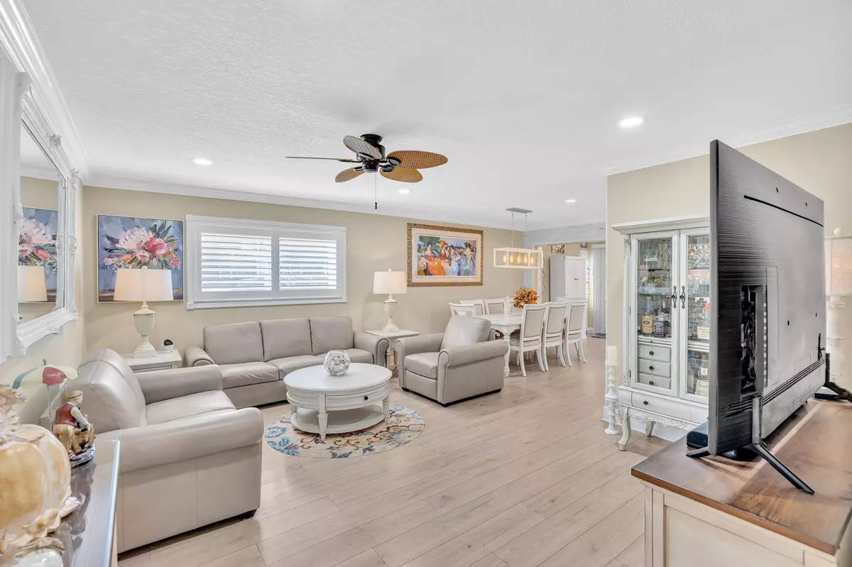 Boynton Beach, FL 33435,34 Colonial Club DR 101