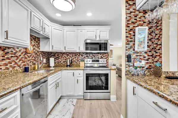 Boynton Beach, FL 33435,34 Colonial Club DR 101