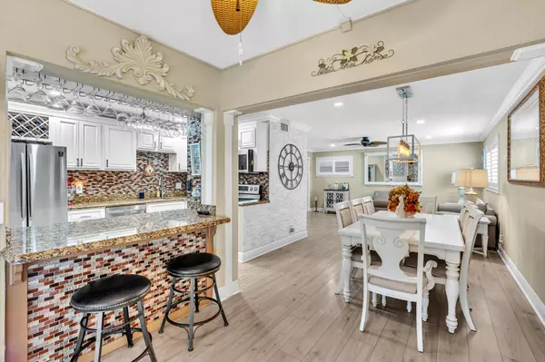 Boynton Beach, FL 33435,34 Colonial Club DR 101