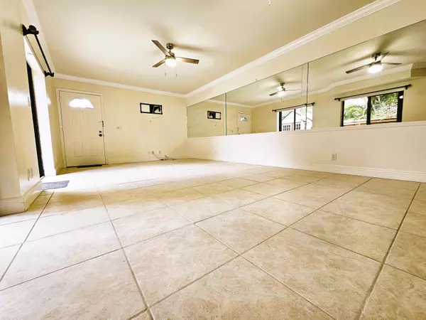 Greenacres, FL 33463,6163 Seven Springs BLVD 26c