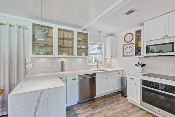 West Palm Beach, FL 33405,385 Hunter ST