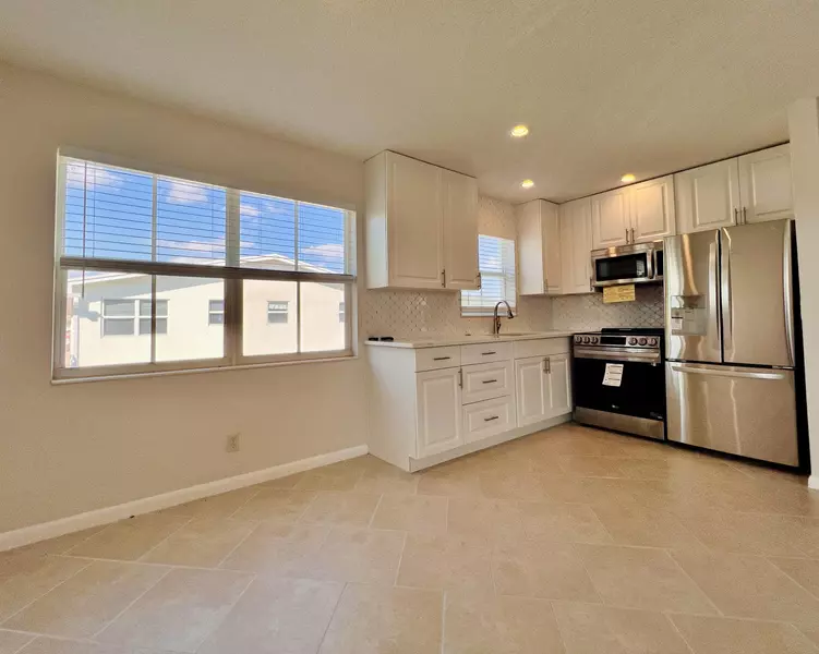 152 Chatham G, West Palm Beach, FL 33417