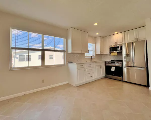 152 Chatham G, West Palm Beach, FL 33417