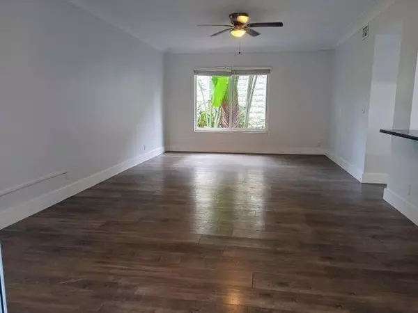 Lake Worth Beach, FL 33460,15 S Palmway 13