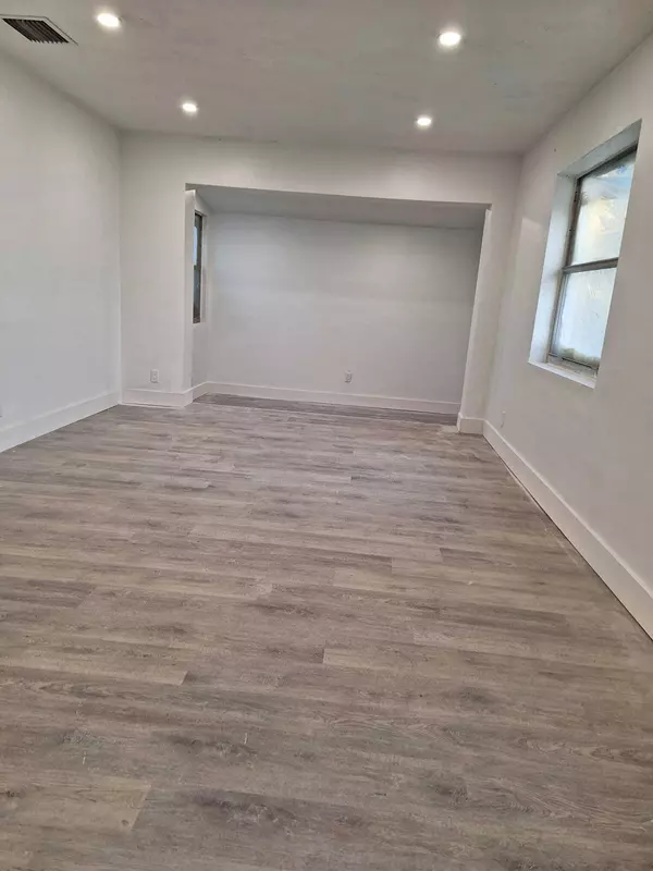 Riviera Beach, FL 33404,1000 W 1st ST