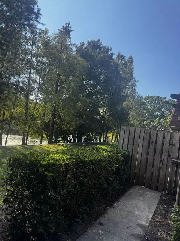 Palm Beach Gardens, FL 33418,417 4th LN