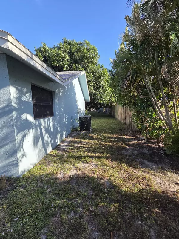 Port Saint Lucie, FL 34983,354 SE Prima Vista BLVD