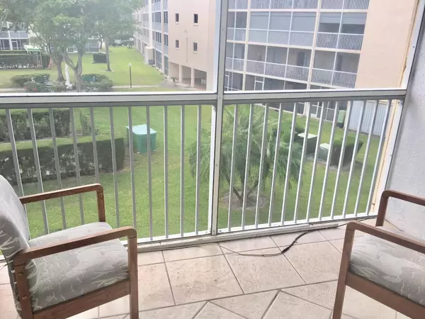 Palm Springs, FL 33461,400 W Village Green CIR 317