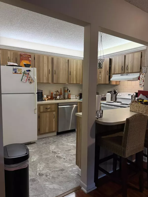 Greenacres, FL 33463,329 Knotty Pine CIR A-1