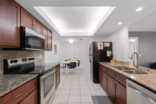 Delray Beach, FL 33444,500 Egret CIR 8109