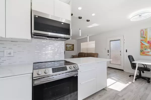 Delray Beach, FL 33484,193 Burgundy E