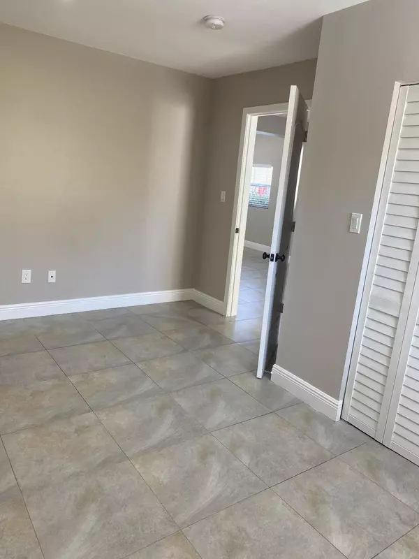 West Palm Beach, FL 33407,508 57th ST 3