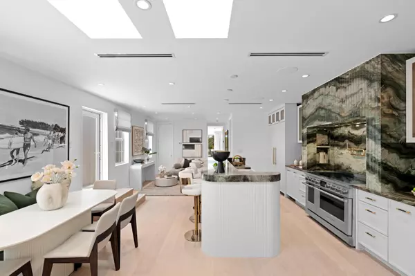 Palm Beach, FL 33480,255 Royal Poinciana WAY