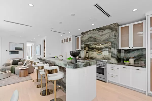 Palm Beach, FL 33480,255 Royal Poinciana WAY