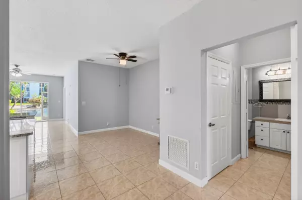 Lake Worth, FL 33467,3162 Via Poinciana 2