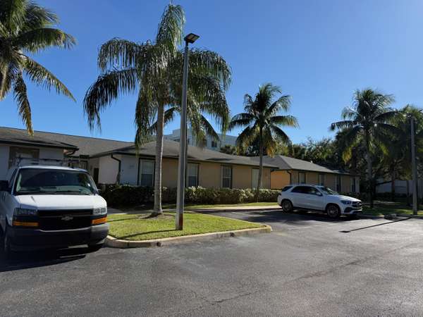 3162 Via Poinciana 2, Lake Worth, FL 33467